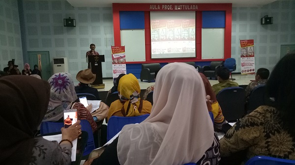 Seminar Launching Buku dan Website La Galigo, Penyelenggara: FIB UNHAS, Universitas Leiden Belanda, Yayasan La Galigo dan KITLV Belanda kerjasama dengan Yayasan Pustaka Obor Indonesia, di Aula Prof Mattulada UNHAS, 19 Agustus 2017.