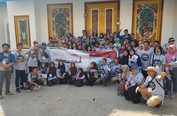 Jalan-jalan ke Bangunan Bersejarah Kota Makassar bersama Komunitas Pemerhati Sejarah dan Lembaga Lingkar. (foto: ist/dokpribadi)