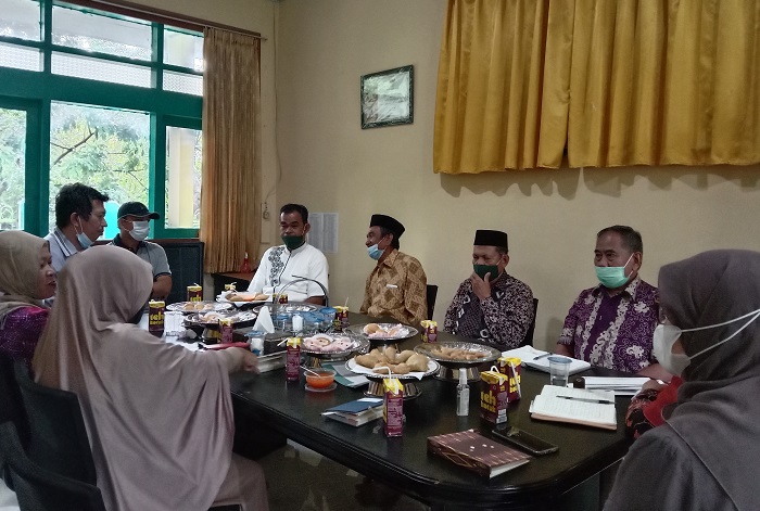 Rapat Persiapan Masuk Sekolah dan Penyerahan SK Pengurus Yayasan