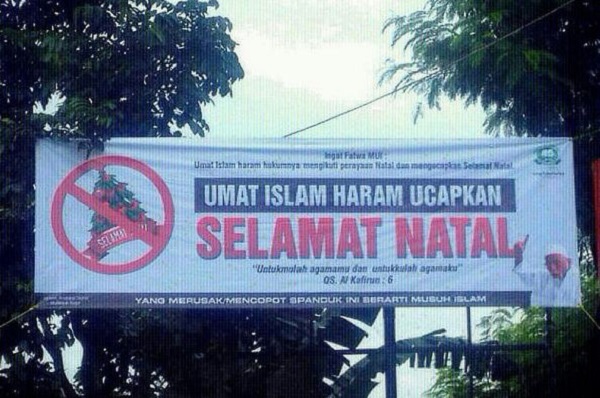 Spanduk Haram Mengucapkan Natal. (foto: ist/*)