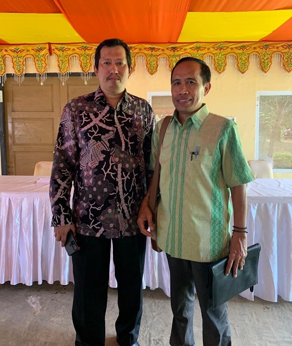 Penulis bersama Dr. Muhlis Hadrawi, S.Hum., M.Hum. (foto: ist/*)