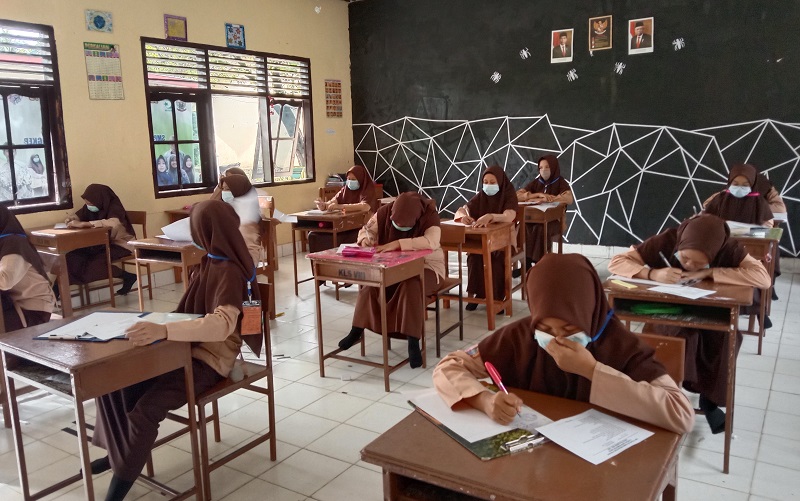 Bersemangatlah Belajar dan Jangan Malas! Bersemangatlah Belajar dan Jangan Malas!