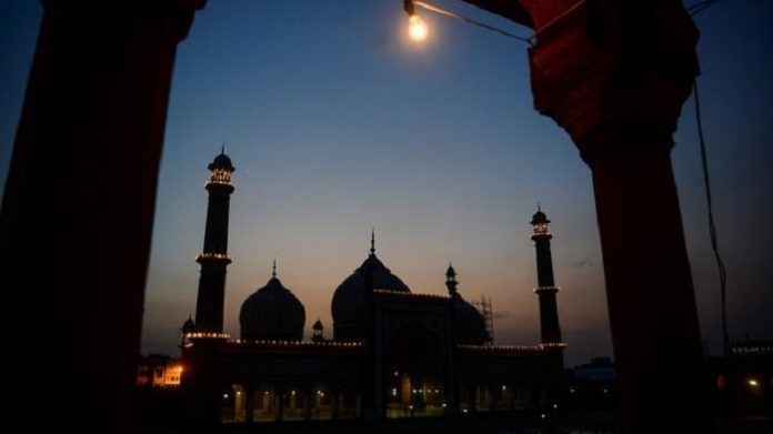 Keutamaan Shalat Subuh dan Isya Keutamaan Shalat Subuh dan Isya
