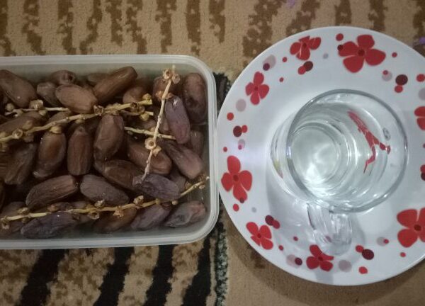 Air Putih dan Kurma. (foto: ist/*)