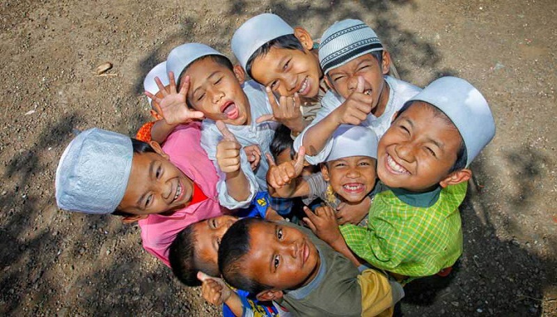 Berpahala mengusap kepala anak yatim