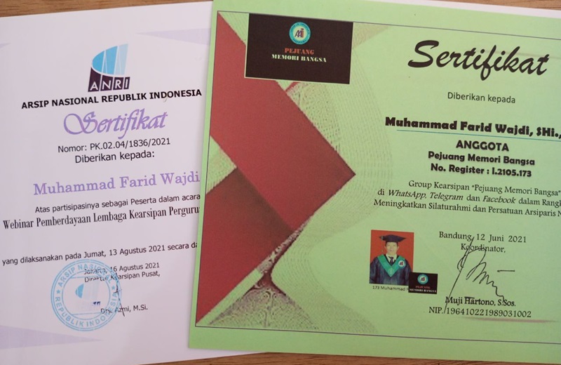Guru Berkompetensi Arsiparis "Pejuang Memori Bangsa" Guru Berkompetensi Arsiparis "Pejuang Memori Bangsa"