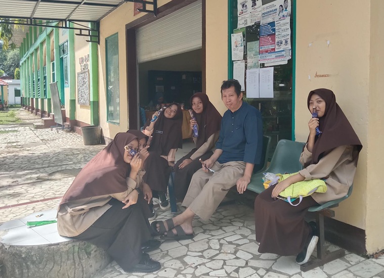 Nilai dan Hak dalam Perpektif Humanis dan Islam Nilai dan Hak dalam Perpektif Humanis dan Islam