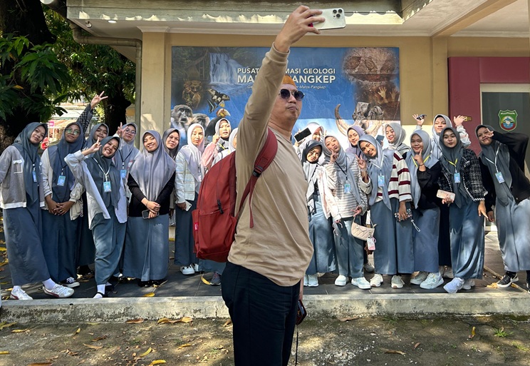 Pengantar Mengenal Filsafat Ilmu