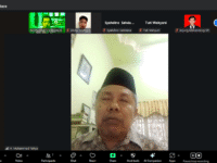 Cerita Lucu: Ketika Mikrofon Lebih Ribut dari Debat Ilmu Riwayah