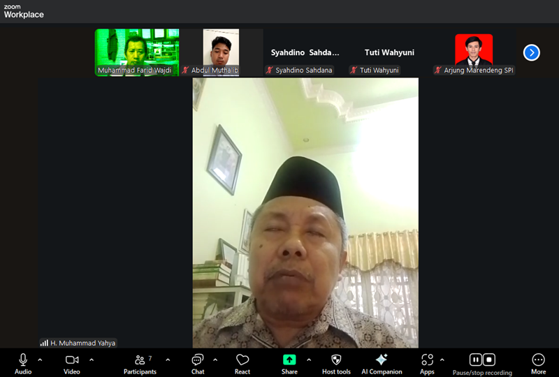 Cerita Lucu: Ketika Mikrofon Lebih Ribut dari Debat Ilmu Riwayah Cerita Lucu: Ketika Mikrofon Lebih Ribut dari Debat Ilmu Riwayah