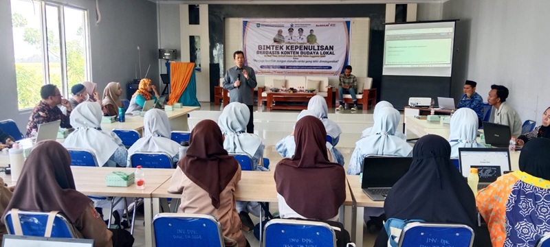 Menjadi Pemateri Bimtek Kepenulisan Berbasis Konten Budaya Lokal