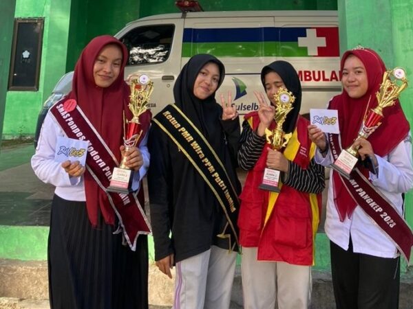 Putri IMMIM terbaik di Ajang Forpis PMR Pangkep. (foto: ist/*)