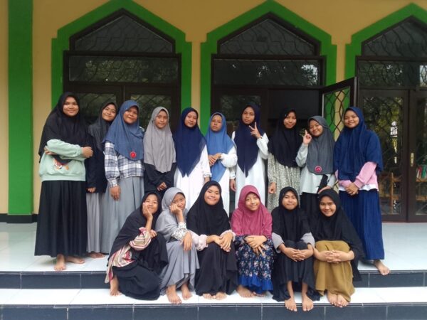 Santriwati Ponpes Modern Putri IMMIM Pangkep. (foto: ist/*)