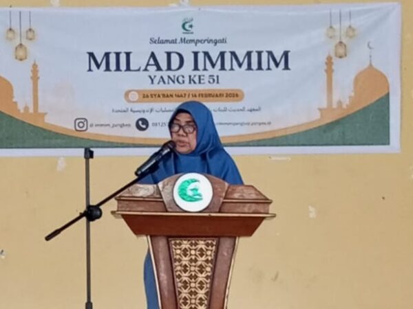 Potret terakhir Ibu Dra Hj Sri Hajati Fachrul Islam kala sambutan terakhir saat Milad ke-51 Ponpes Modern Putri IMMIM Pangkep. (foto: ist/*)