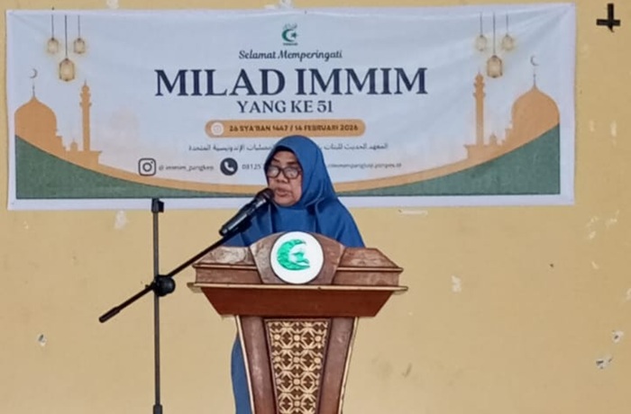 Potret terakhir Ibu Dra Hj Sri Hajati Fachrul Islam kala sambutan terakhir saat Milad ke-51 Ponpes Modern Putri IMMIM Pangkep. (foto: ist/*)